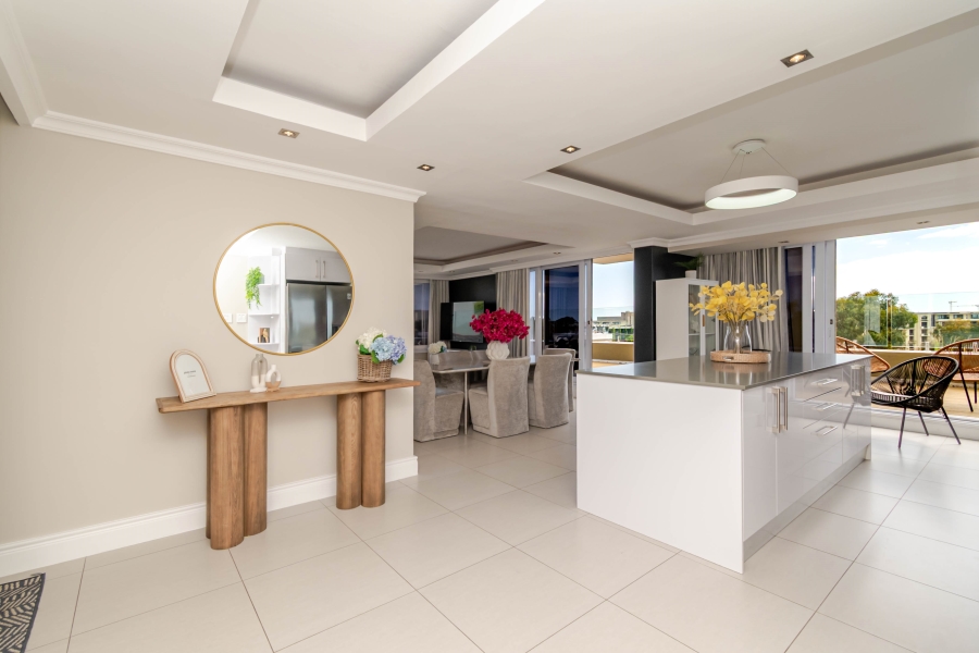 To Let 2 Bedroom Property for Rent in Green Point Western Cape